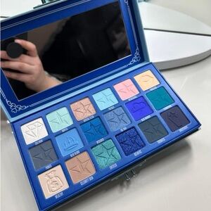 Jeffree Star Blue Blood eyeshadow palette